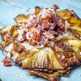 ALCACHOFA CONFITADA CON IBÉRICOS 