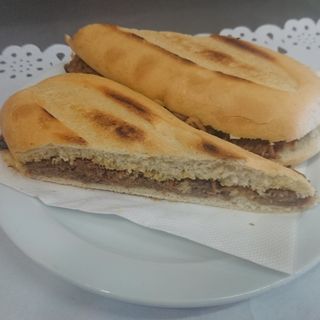 Bocadillo de Carne Mechada Especial
