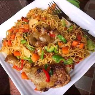 Sizzle Veggies Noodles with Fried Egg & Chicken Wings