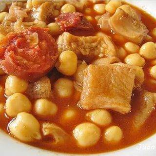Callos guisados con garbanzos 