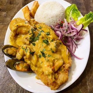 Pescado Al Panko En Salsa " A Lo Macho"