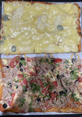 Pizza Un Demi Plateau (4 Personnes)