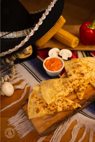 Naleśnikowe quesadillas wegetariańskie (ser żółty, kukurydza, brokuł) 4 szt.