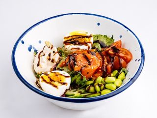 Боул зі слабосоленим лососем, кіноа, бобами едамаме  (270г)