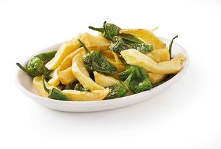 Tapa De Patatas Con Pimiento Del Padrón