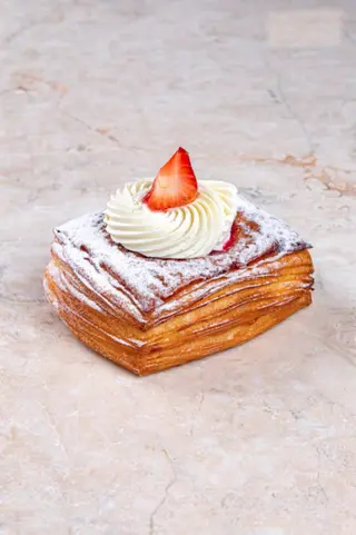 Danish cu zmeură și ganache de vanilie