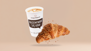 Croissant z czekoladą i orzechami + kawa
