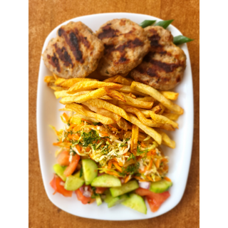 3бр Кюфтета на скара с гарнитура (600г)