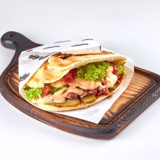 Піта з куркою та джемом з бекону (250г)