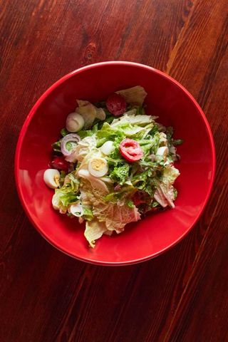 Гриль салат с кониной и имбирем 