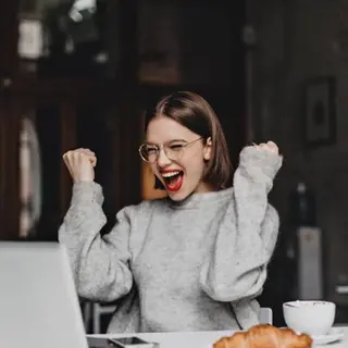 Menú Single, Desayuno y Merienda: 1 Bebida Caliente o Fría + 1 Zumo Natural + 1 Pintxo de Tortilla + 1 Dulce Clásico