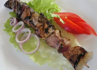 Свинско шишче със зеленчуци (250г)