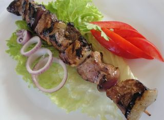 Свинско шишче със зеленчуци (250г)