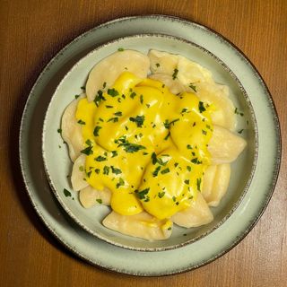 Вареники з сиром та Сирним соусом (350г)