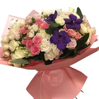 Miniroze pastel si orhidee vanda