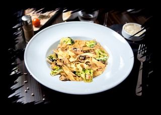 Fettucine cu piept de pui