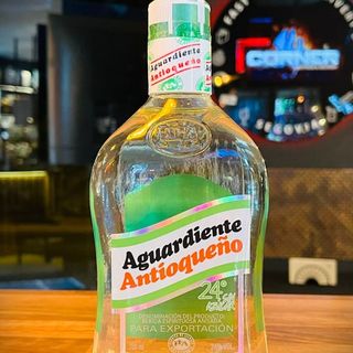 * AGUARDIENTE ANTIOQUEÑO TAPA VERDE 24%
