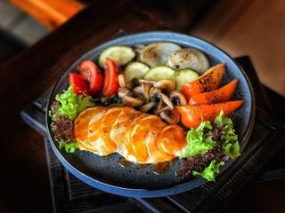 Куряче філе з овочами (360g)