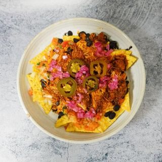 Nachos con cochinita