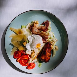 Салат Цезар-стейк (370г)