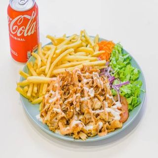 Prato Kebab Menus vem com bebida