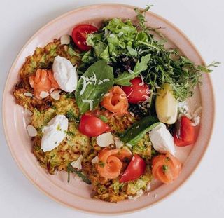 Оладки з кабачка із лососем с/с