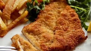 Cotoletta di pollo con patate al forno
