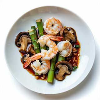 Gamberi con funghi e bambù