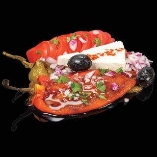 Селска салата с печени чушки