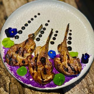 Cotlet de miel cu piure de varză roșie 