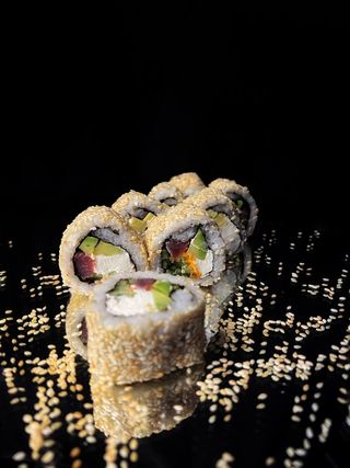 Філадельфія з тунцем в кунжуті