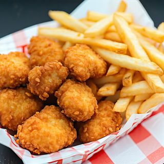 Chicken nuggets 8szt+ frytki