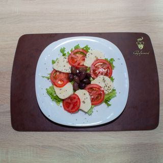 Salata sa mozzarellom