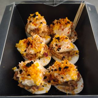 Pack caja de huevos rellenos con atún (6 uds.)