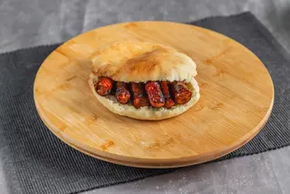 Roštiljska kobasica u somunu