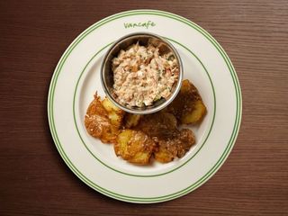 Салат з тунцем і запеченою картоплею (180g)