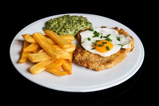 Kotlet schabowy z jajkiem sadzonym