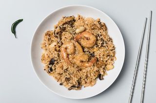 ARROZ FRITO COM CHIÊN