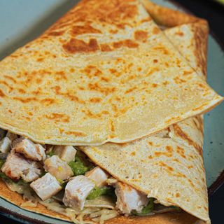crepe de pollo queso y barbacoa +refresco
