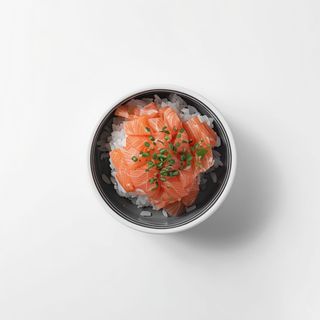 Chirashi salmon tartare