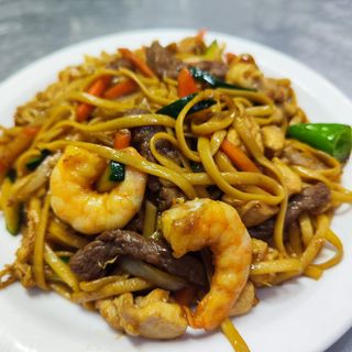 Tallarines Fritos Con Tres Delicias