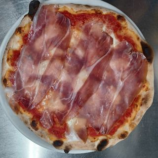 Pizza Margherita bufala con crudo