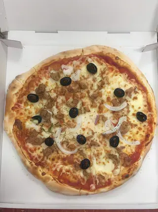 Pizza De Atún (30 X 30 Cm.)