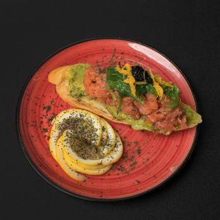 Pincho de salmón ahumado y guacamole