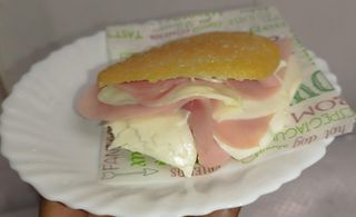 Arepa Jamón York y Queso