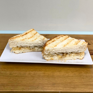 SÁNDWICH PERA, NUECES Y QUESO AZUL