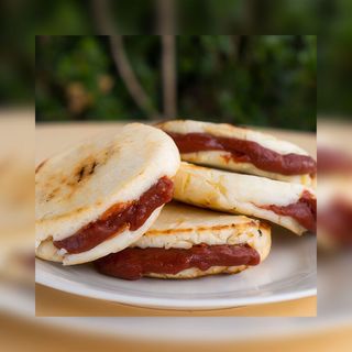 Arepa De Queso Blanco Y Guayaba