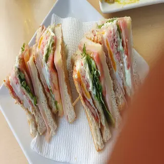 Sándwich Especial Quintuma