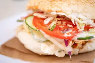 Sandwich cu pui crocant