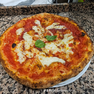 Margherita con provola